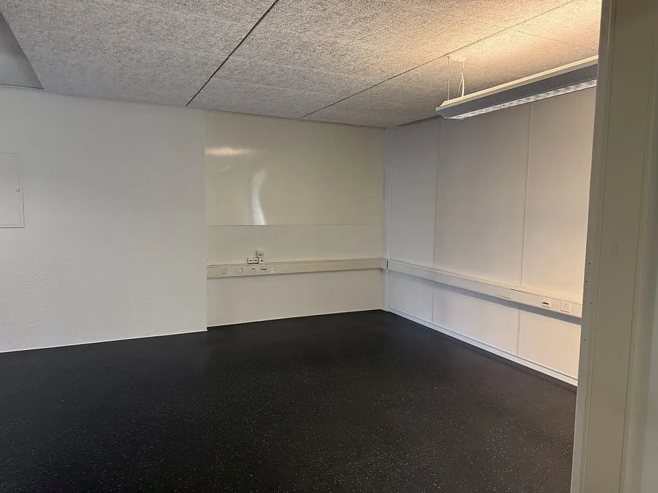 Gewerberaum / Büro, Parterre