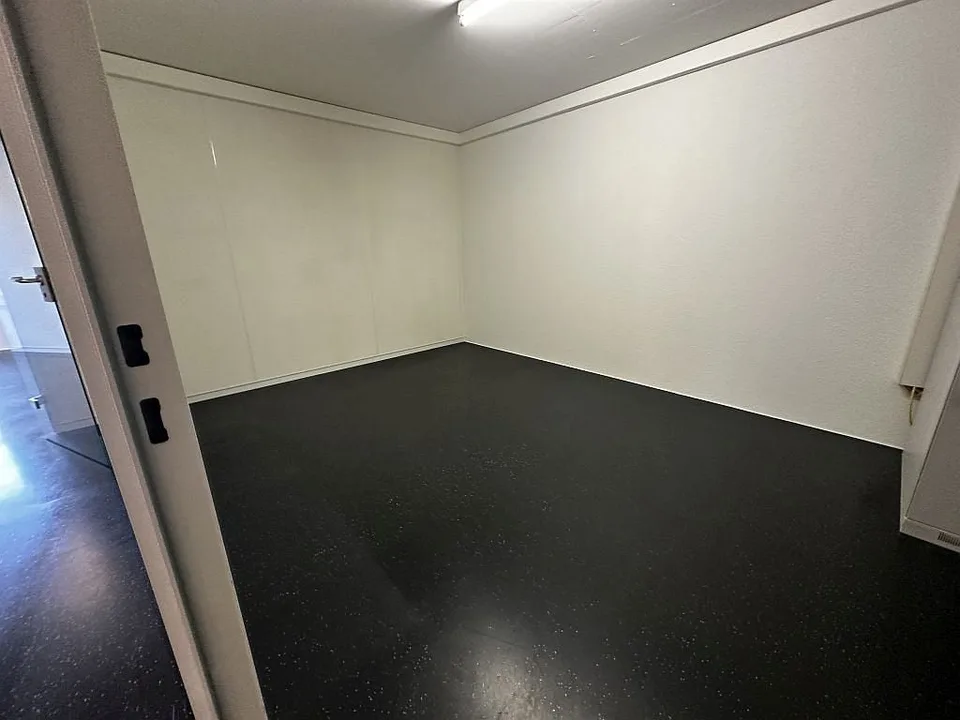 Espace commercial / bureau, rez-de-chaussée – photo 6 sur 11