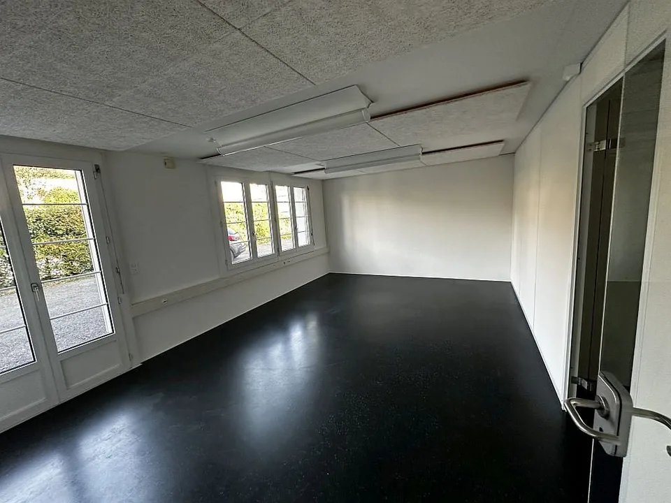 Espace commercial / bureau, rez-de-chaussée – photo 9 sur 11