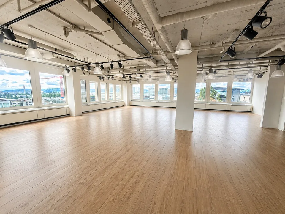 Einzigartige Gewerbefläche mit privater Dachterrasse - ideal für Praxis oder Büro