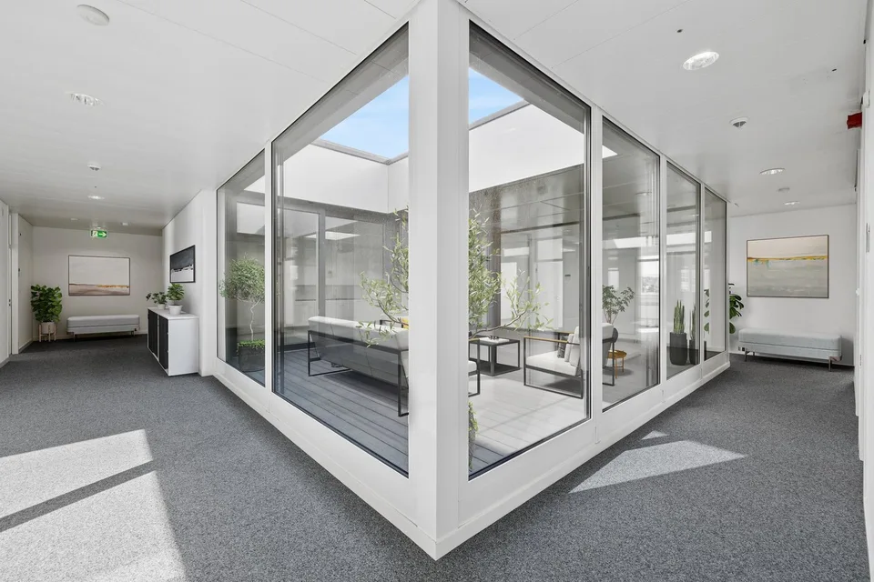 Spazi flessibili per uffici con atrium ad Allschwil, ideali per aziende innovative