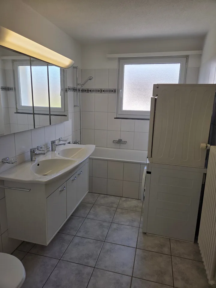 Appartement-maisonnette spacieux de 4,5 pièces dans un endroit calme avec vue imprenable sur le lac et les montagnes – photo 11 sur 14