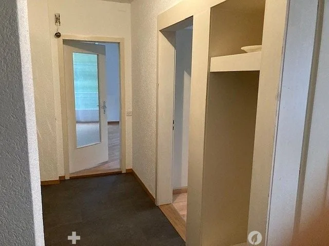 teilsanierte 4- Zimmerwohnung 1. Stock