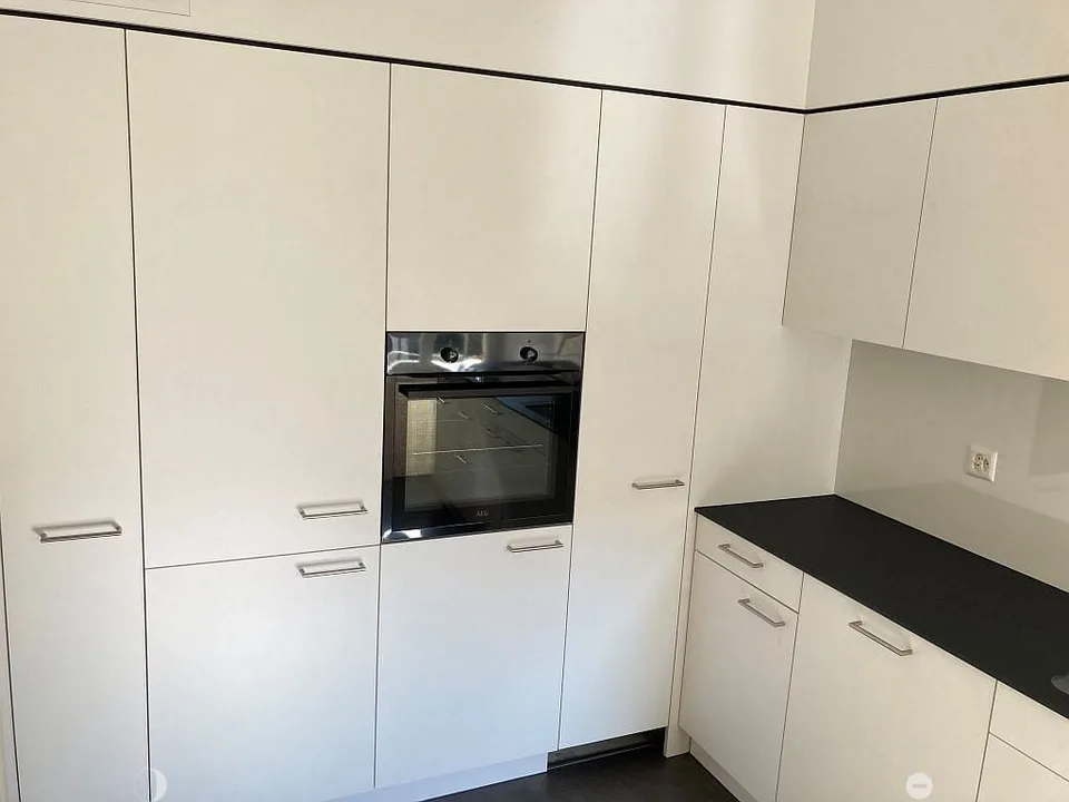 teilsanierte 4- Zimmerwohnung 1. Stock