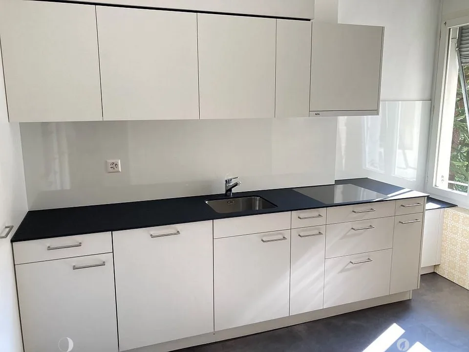 teilsanierte 4- Zimmerwohnung 1. Stock