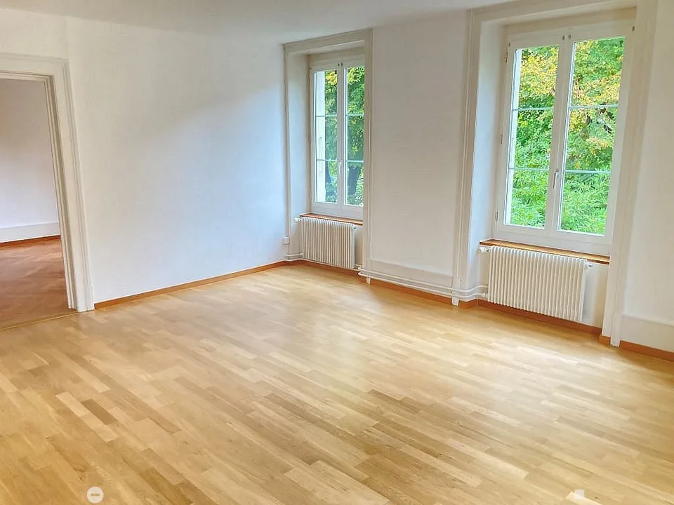 teilsanierte 4- Zimmerwohnung 1. Stock