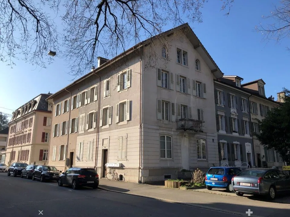teilsanierte 4- Zimmerwohnung 1. Stock