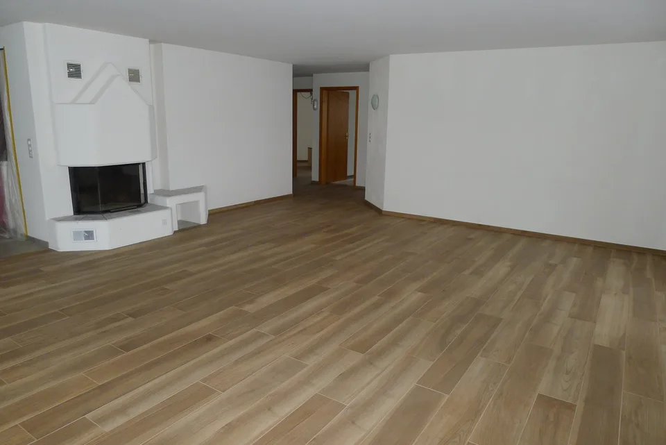 Ampio appartamento di 4,5 locali con balcone e camino, posizione ottimale a Steffisburg