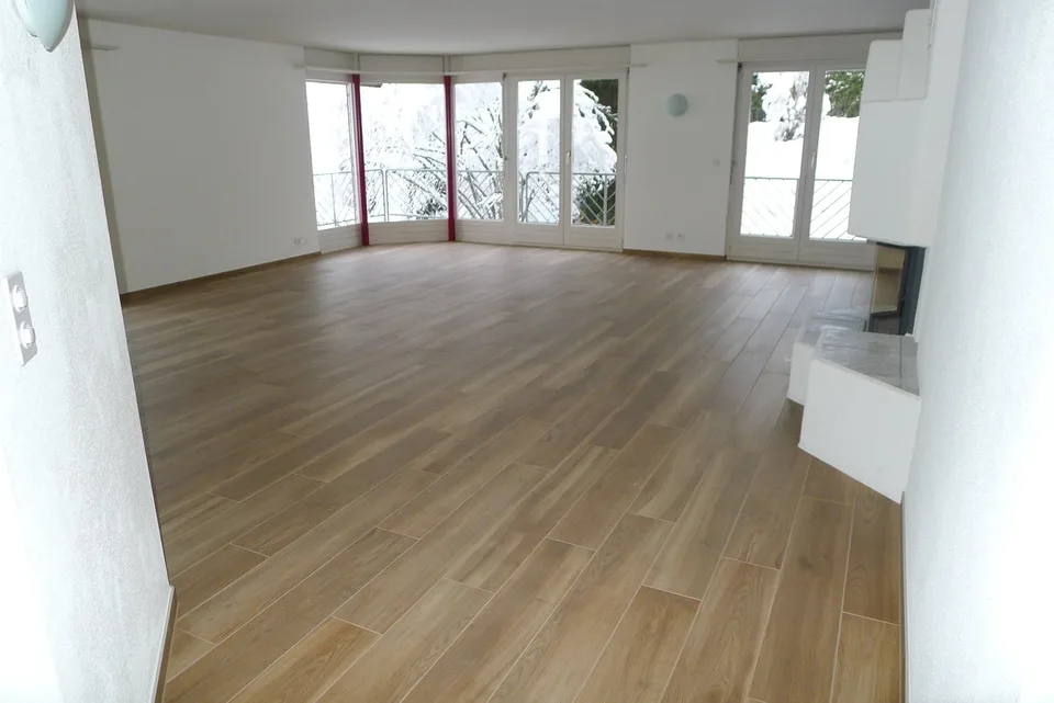 Ampio appartamento di 4,5 locali con balcone e camino, posizione ottimale a Steffisburg