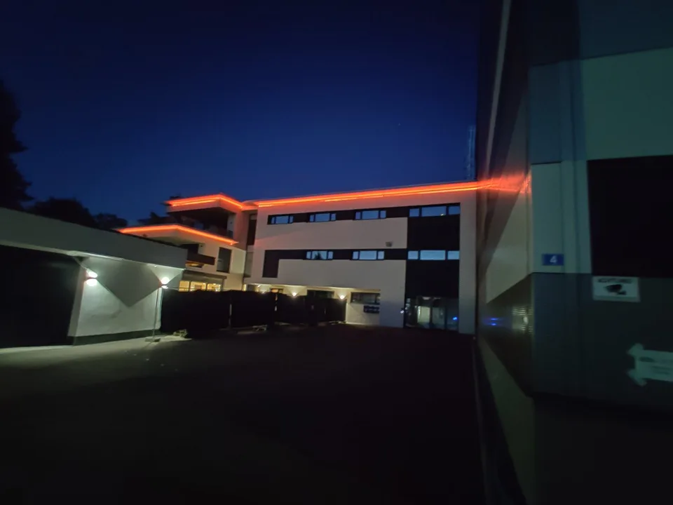 #15.1 Top moderna sala di stoccaggio-laboratorio con condizionamento, ventilazione, LAN, WLAN, videosorveglianza, parcheggi, centrale