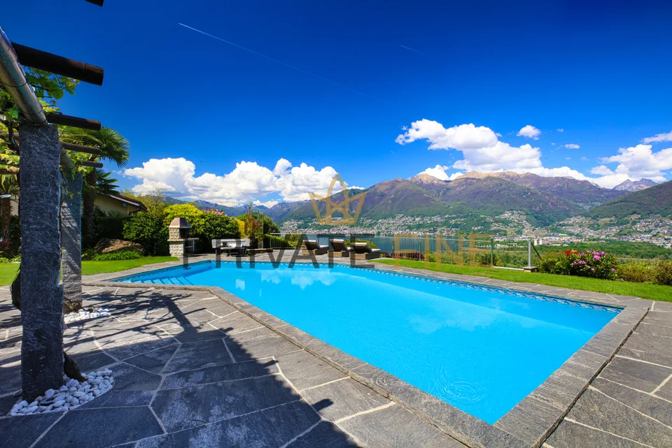 Villa de vacances - Refuge avec grand piscine et vue lac imprenable (49)