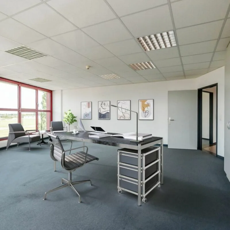 Spacious office with 40 m² in Staad