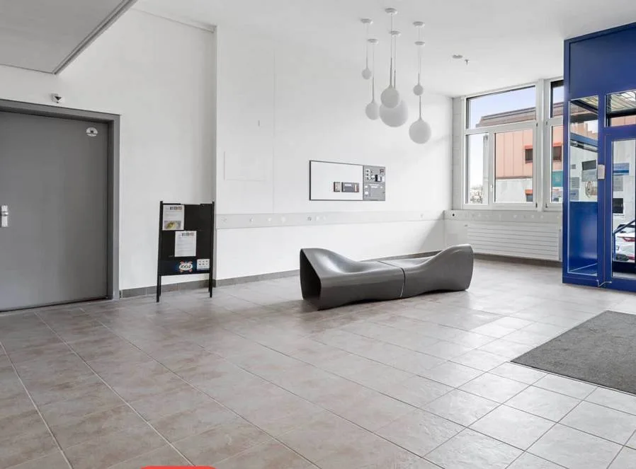Locaux de 860 m2 au 2ème étage Zone FTI