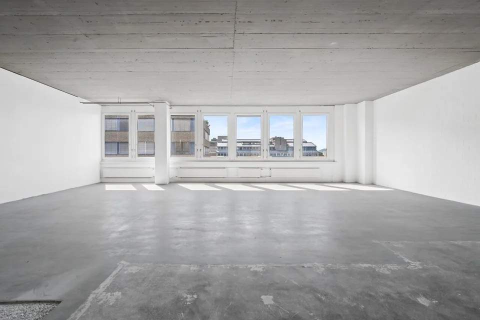 Warehouse, office, or commercial space? Found here!