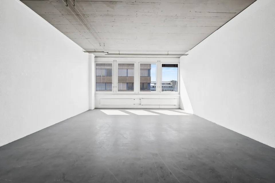 Warehouse, office, or commercial space? Found here!