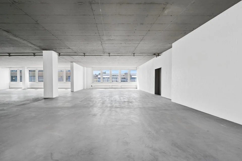 Warehouse, office, or commercial space? Found here!
