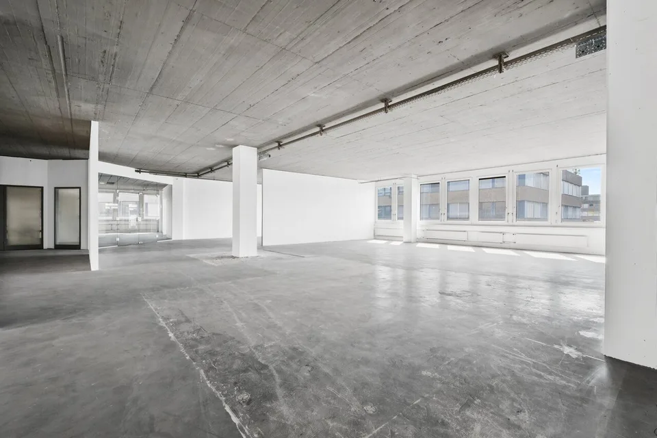 Warehouse, office, or commercial space? Found here!