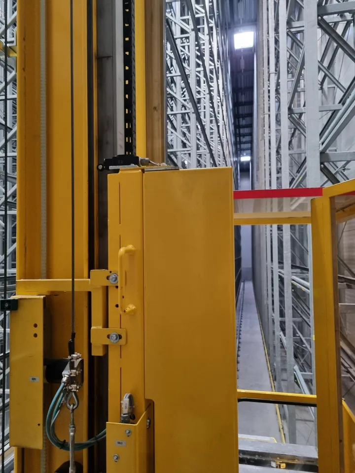 High-Rack Warehouse on Uferstrasse 70