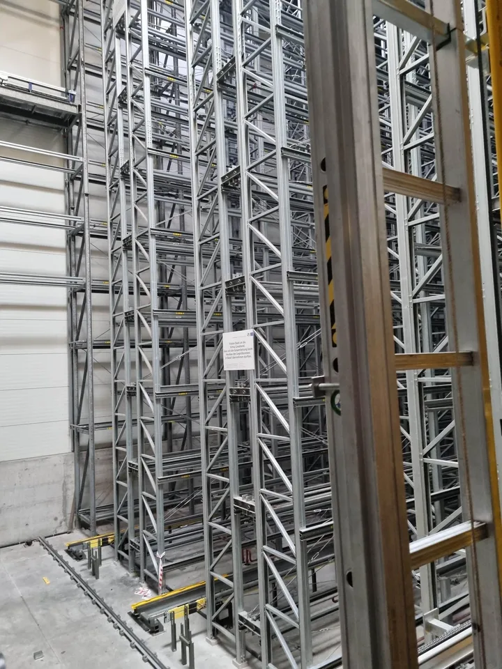 High-Rack Warehouse on Uferstrasse 70