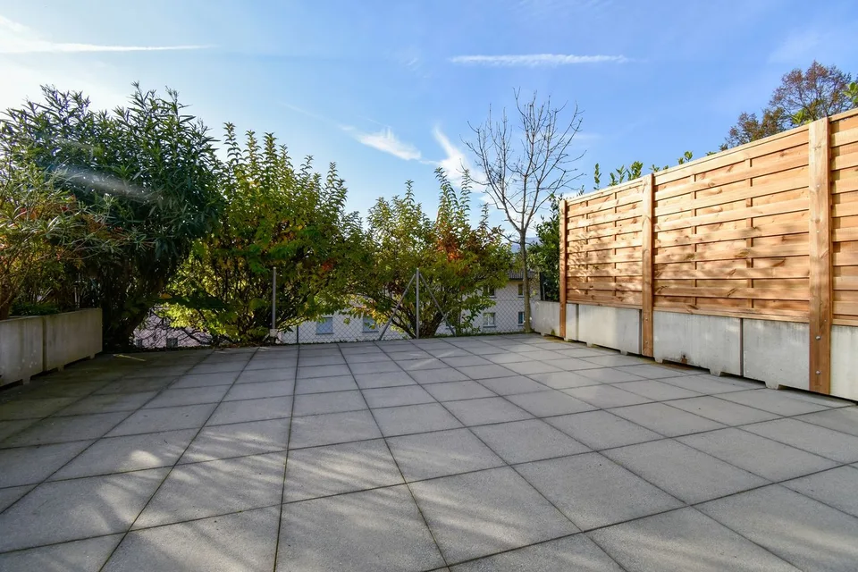 Modernes Einzimmerapartment mit großer Terrasse – Foto 13 von 13