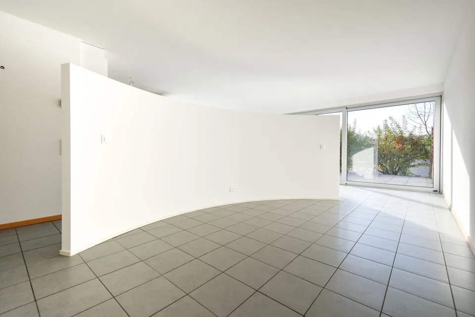 Modernes Einzimmerapartment mit großer Terrasse – Foto 6 von 13