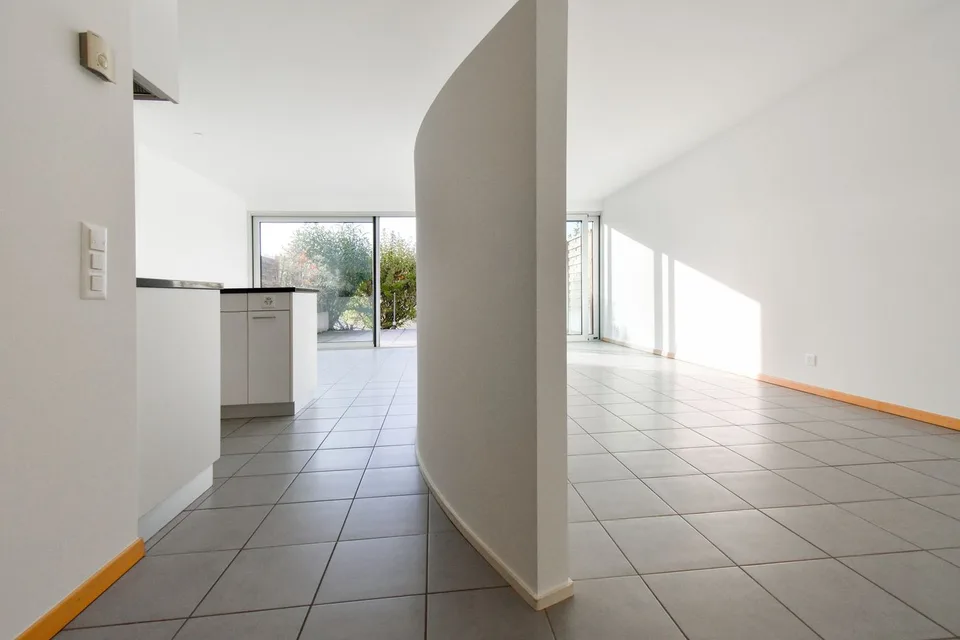 Modernes Einzimmerapartment mit großer Terrasse – Foto 9 von 13