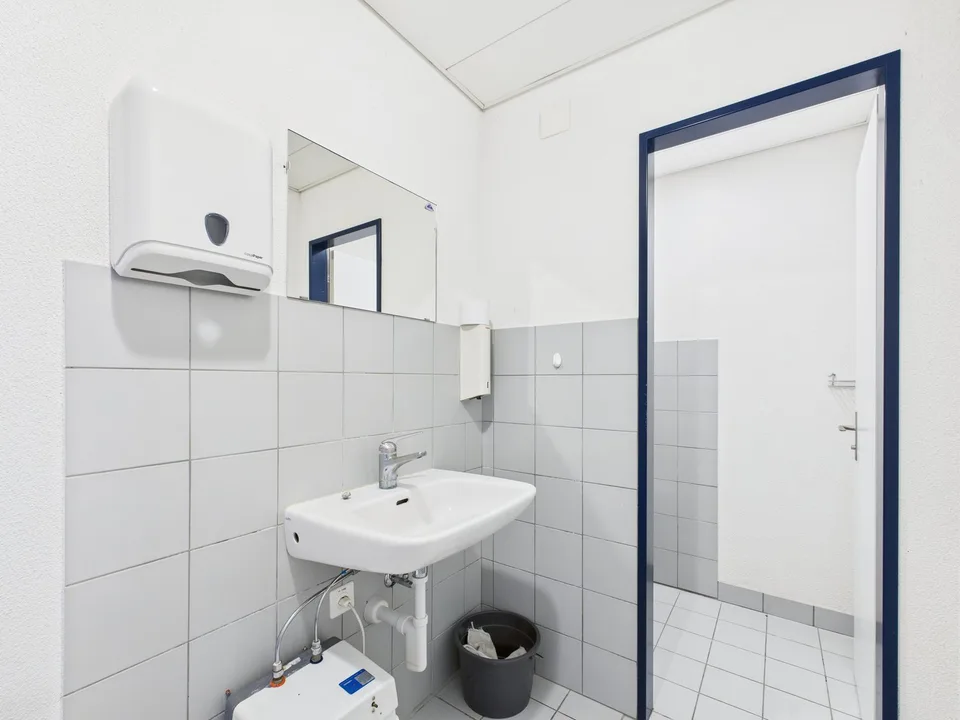 320m2 befahrbare Gewerbefläche im industriellen Design – Foto 17 von 18