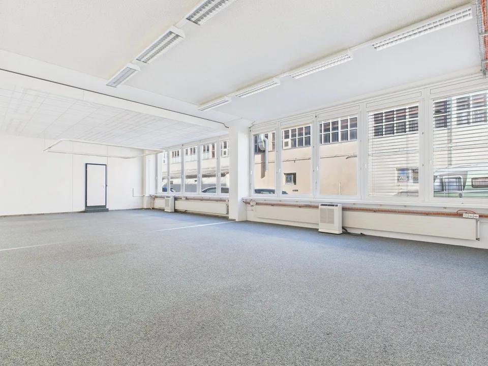 320m2 befahrbare Gewerbefläche im industriellen Design – Foto 6 von 18