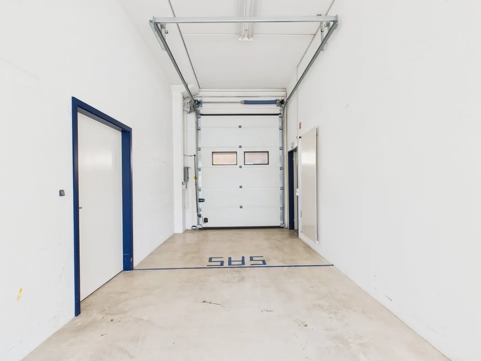 320m2 befahrbare Gewerbefläche im industriellen Design