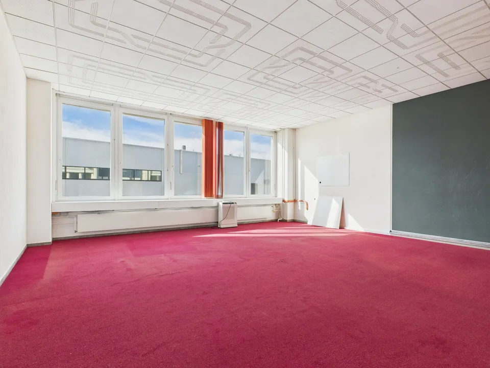 320m2 befahrbare Gewerbefläche im industriellen Design – Foto 7 von 18