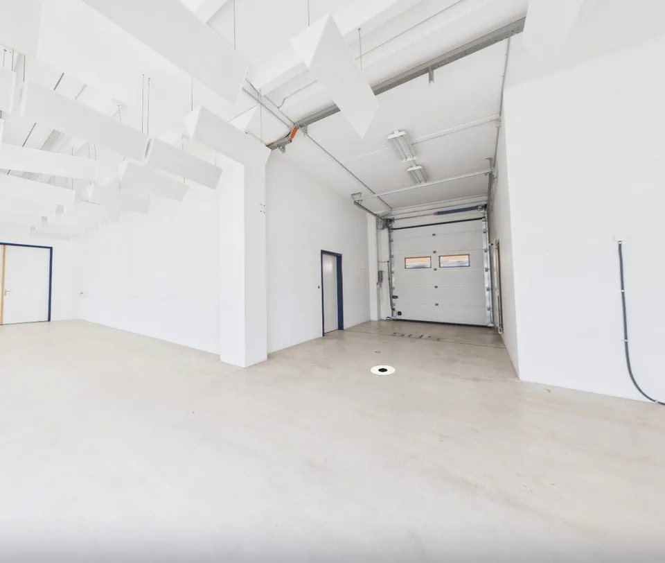 320m2 di spazio commerciale percorribile in design industriale
