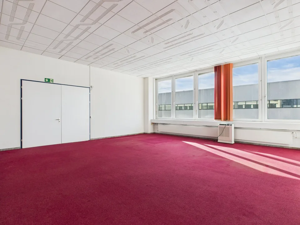 320m2 befahrbare Gewerbefläche im industriellen Design – Foto 10 von 18