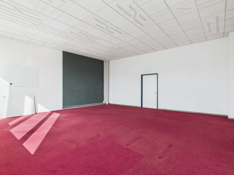 320m2 befahrbare Gewerbefläche im industriellen Design – Foto 8 von 18