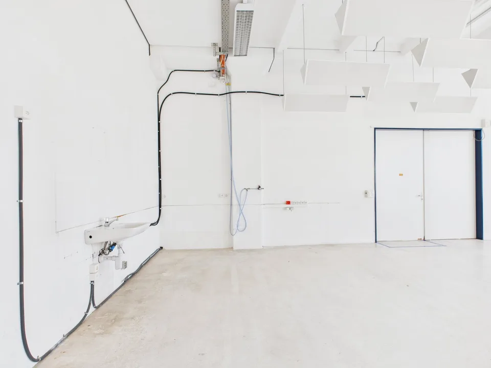 320m2 befahrbare Gewerbefläche im industriellen Design – Foto 15 von 18