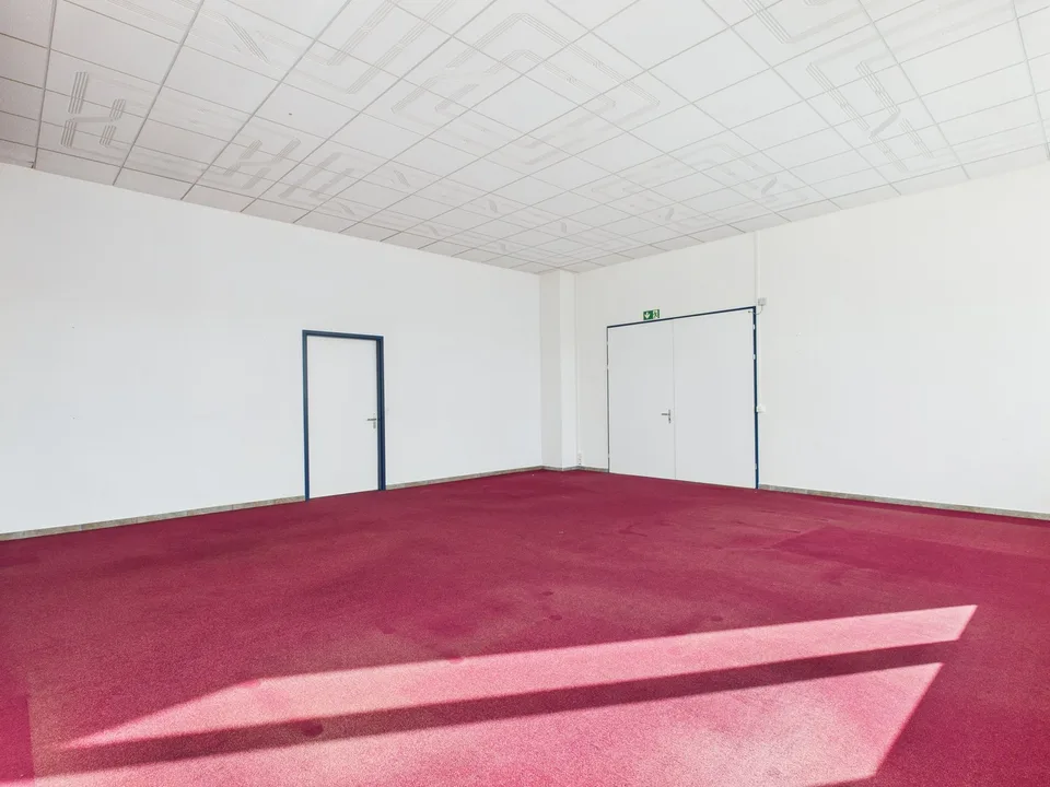 320m2 befahrbare Gewerbefläche im industriellen Design – Foto 9 von 18