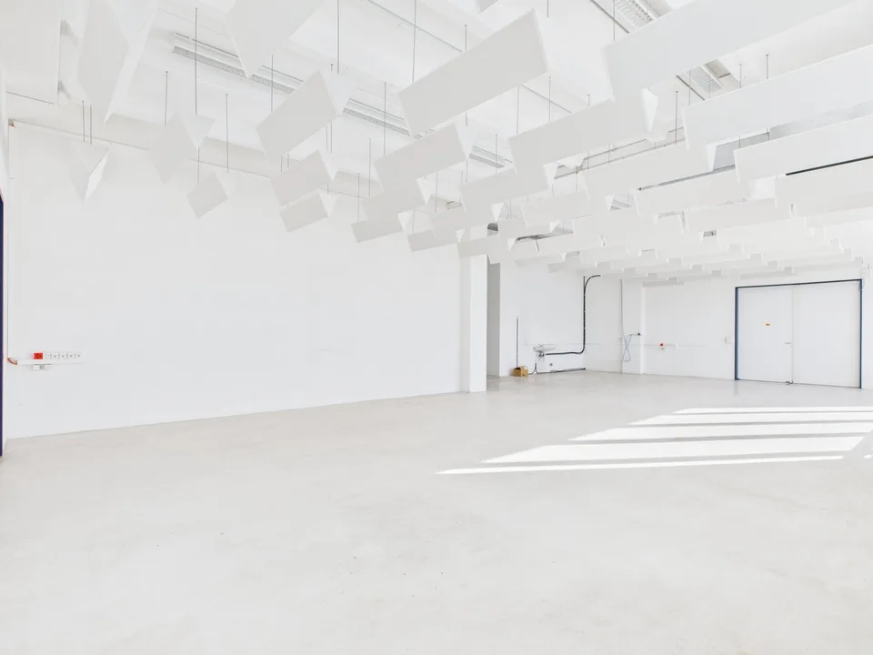 320m2 befahrbare Gewerbefläche im industriellen Design – Foto 12 von 18