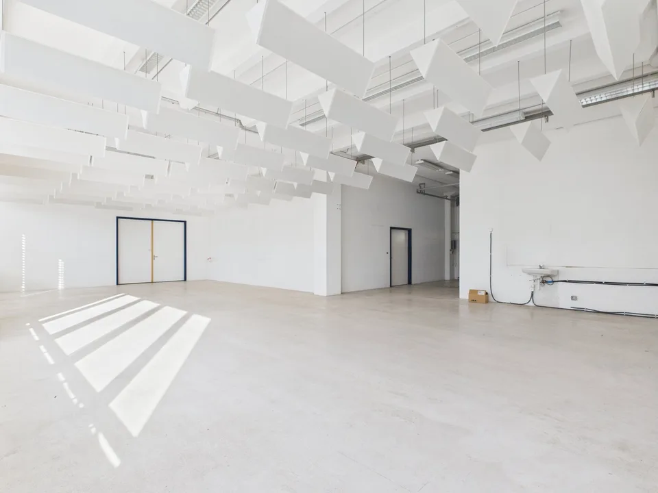 320m2 befahrbare Gewerbefläche im industriellen Design – Foto 13 von 18