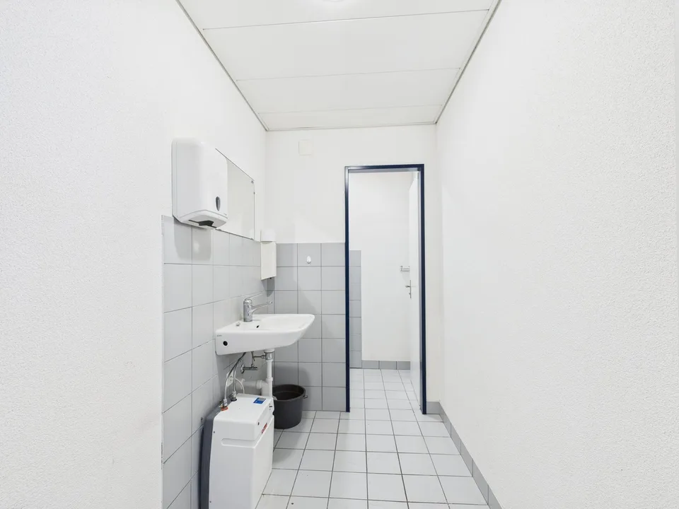 320m2 befahrbare Gewerbefläche im industriellen Design – Foto 16 von 18