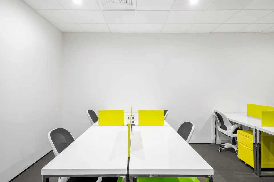 Eigener Schreibtisch in Regus Spoom Glattpark