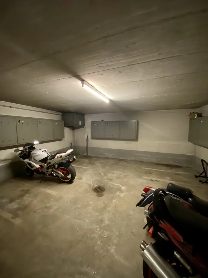Motorradeinstellplätze nähe Bahnhof Pratteln zu vermieten