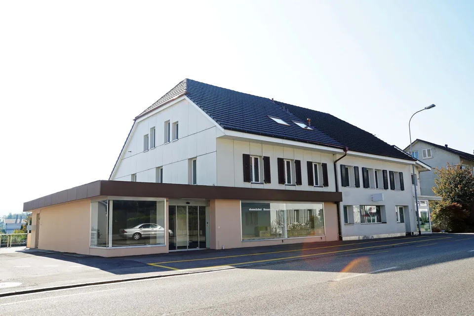 Komplett renovierte 2.5-Zimmerwohnung - 2. OG