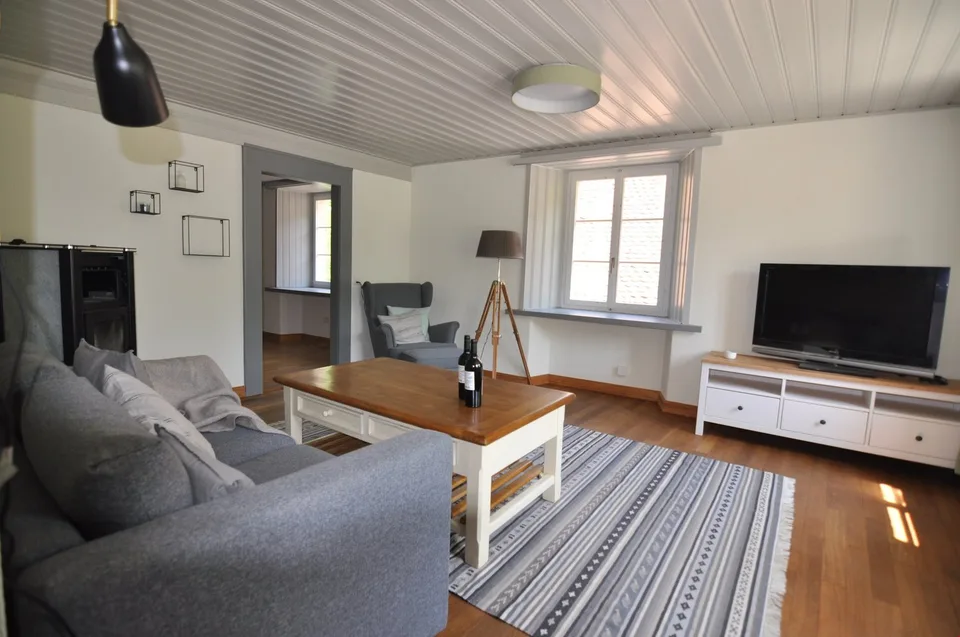 möblierte 3.5 Zi. Wohnung, Nebenkosten inkl. Idyllische, ruhige Lage