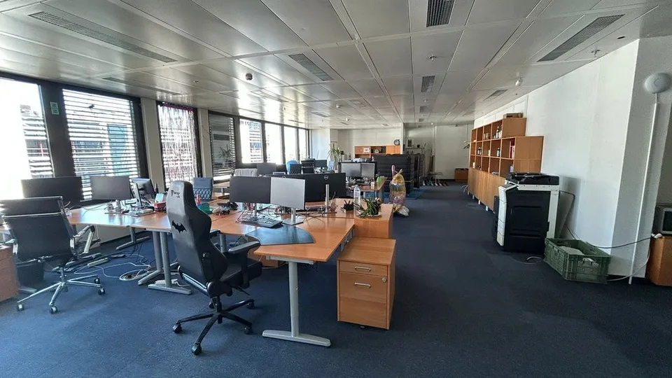 Surface Bureau 18m2 - 4ème étage - GBC