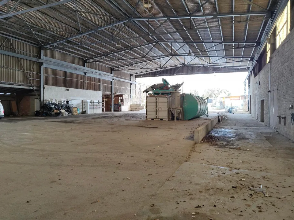 Großes Gewerbe-Lager in Aubonne - 1200 m²