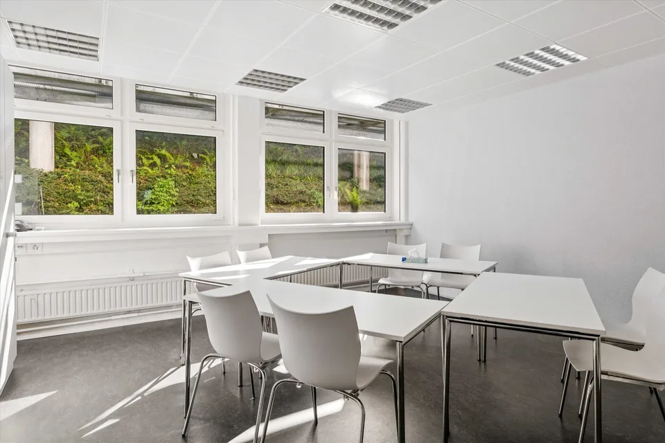 Spazio ufficio attraente in una posizione centrale a Horgen con vista sul lago di Zurigo – foto 8 di 8