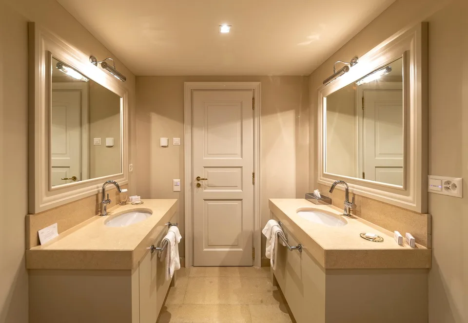 COLLINA D'ORO - LUSSUOSO DUPLEX ARREDATO CON GIARDINO, SERVIZI ALBERGHIERI INCLUSI (rif. 207) – foto 10 di 25