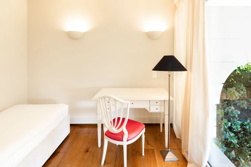 COLLINA D'ORO - LUSSUOSO DUPLEX ARREDATO CON GIARDINO, SERVIZI ALBERGHIERI INCLUSI (rif. 207) – foto 14 di 25