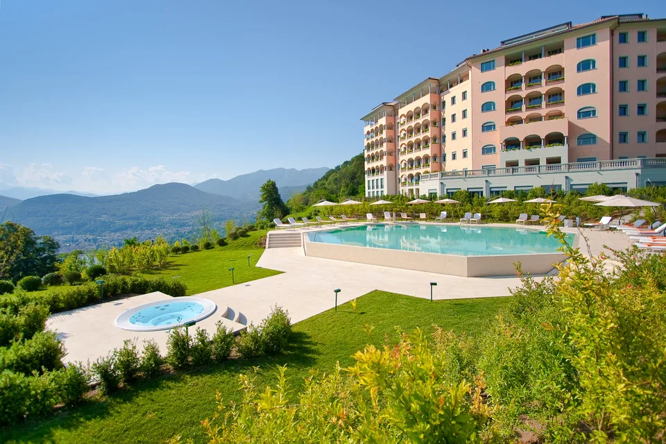 COLLINA D'ORO - LUSSUOSO DUPLEX ARREDATO CON GIARDINO, SERVIZI ALBERGHIERI INCLUSI (rif. 207) – foto 22 di 25