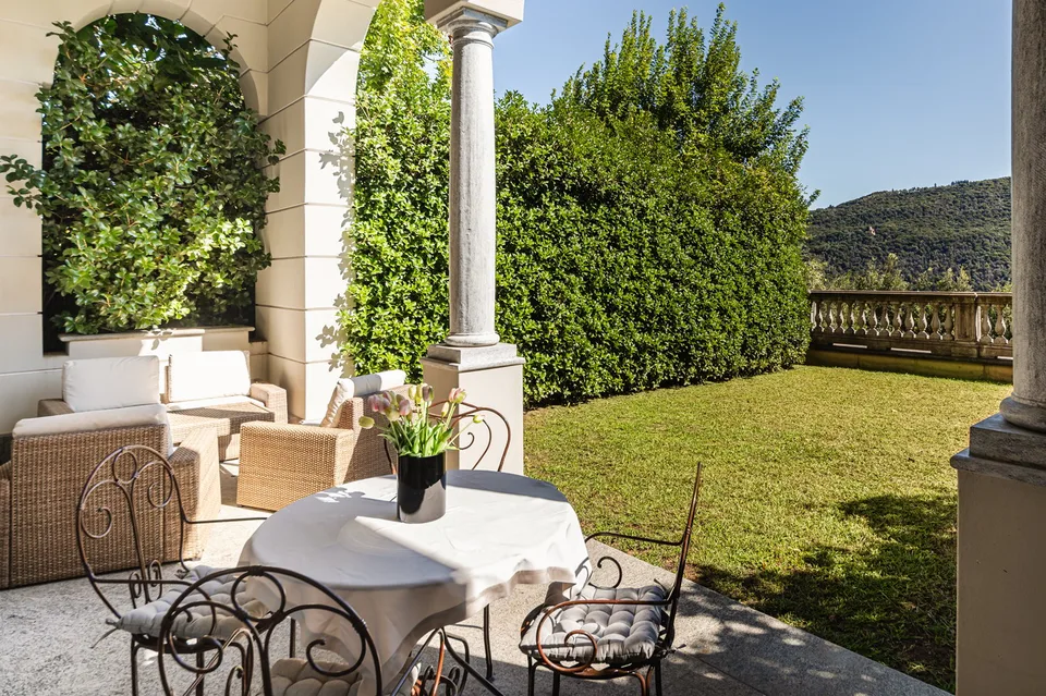 COLLINA D'ORO - LUSSUOSO DUPLEX ARREDATO CON GIARDINO, SERVIZI ALBERGHIERI INCLUSI (rif. 207) – foto 17 di 25