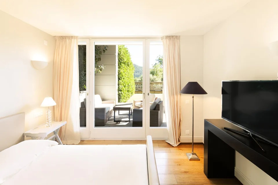 COLLINA D'ORO - LUSSUOSO DUPLEX ARREDATO CON GIARDINO, SERVIZI ALBERGHIERI INCLUSI (rif. 207) – foto 9 di 25
